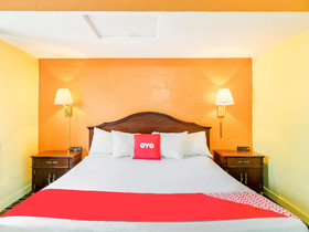 OYO Hotel Downtown Peoria I-74