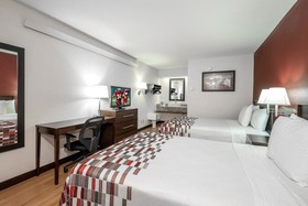 Travelodge by Wyndham Peoria