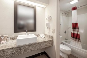 Travelodge by Wyndham Peoria