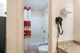 Travelodge by Wyndham Peoria