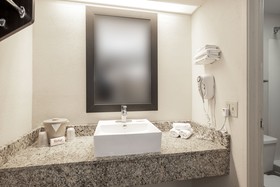 Travelodge by Wyndham Peoria