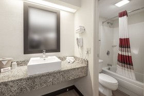 Travelodge by Wyndham Peoria