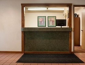 Super 8 by Wyndham Peoria