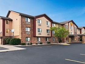 Super 8 by Wyndham Peoria