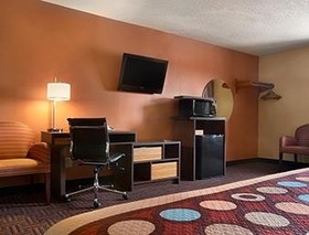 Super 8 by Wyndham Peoria