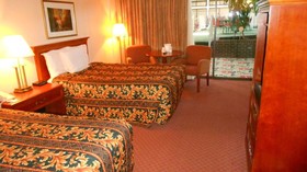 Travelodge by Wyndham Peoria Hotel & Conference Center