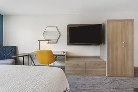Holiday Inn Express Hotel & Suites Peru - Lasalle Area