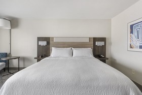 Holiday Inn Express Hotel & Suites Peru - Lasalle Area