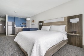 Holiday Inn Express Hotel & Suites Peru - Lasalle Area