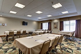 Holiday Inn Express Hotel & Suites Peru - Lasalle Area
