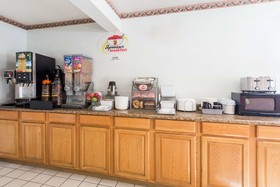 Super 8 by Wyndham Pontiac