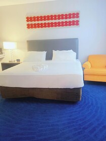 Illini Inn & Suites Hotel