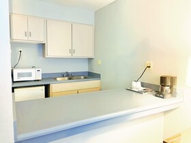Illini Inn & Suites Hotel