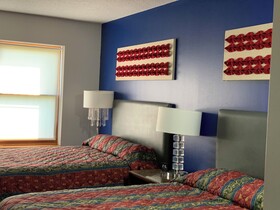 Illini Inn & Suites Hotel