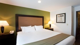 Holiday Inn Express Hotel & Suites Chicago Deerfie / Lincolnshire