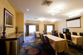 Holiday Inn Express Hotel & Suites Chicago Deerfie / Lincolnshire