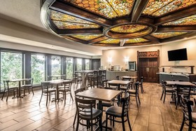 Riverview Inn & Suites, Ascend Hotel Collection
