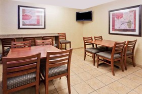 Days Inn by Wyndham Rockford