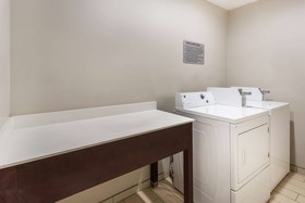 La Quinta Inn & Suites by Wyndham Rockford