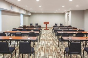 La Quinta Inn & Suites by Wyndham Rockford