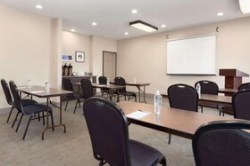 Country Inn & Suites by Radisson, Romeoville, IL