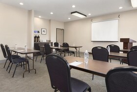 Country Inn & Suites by Radisson, Romeoville, IL