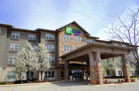 Holiday Inn Express & Suites Chicago West-Roselle