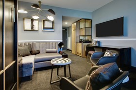 The Rose Hotel Chicago O'Hare, Tapestry Collection by Hilton