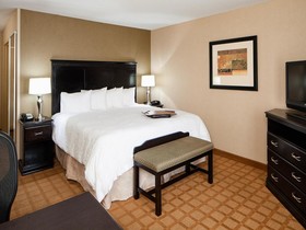 Hampton Inn & Suites Chicago/St. Charles