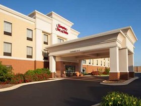 Hampton Inn & Suites Chicago/St. Charles