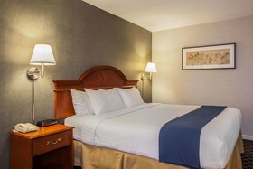 Quality Inn & Suites St Charles - West Chicago
