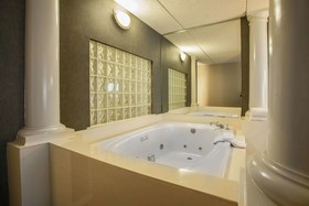 Quality Inn & Suites St Charles - West Chicago
