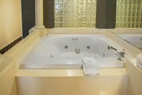 Quality Inn & Suites St Charles - West Chicago