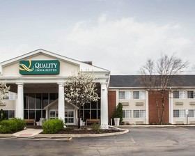 Quality Inn & Suites St Charles - West Chicago