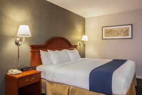 Quality Inn & Suites St Charles - West Chicago