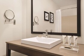 Country Inn & Suites by Radisson, Schaumburg, IL