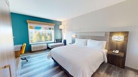 Holiday Inn Express Suites Chicago Schaumburg an IHG Hotel