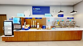 Holiday Inn Express Suites Chicago Schaumburg an IHG Hotel