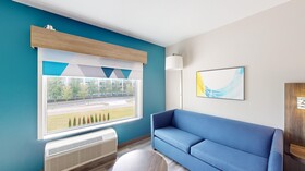 Holiday Inn Express Suites Chicago Schaumburg an IHG Hotel