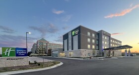 Holiday Inn Express Suites Chicago Schaumburg an IHG Hotel