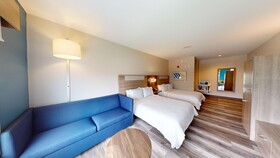 Holiday Inn Express Suites Chicago Schaumburg an IHG Hotel