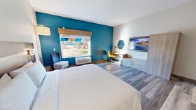 Holiday Inn Express Suites Chicago Schaumburg an IHG Hotel