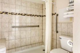 Econo Lodge Shorewood