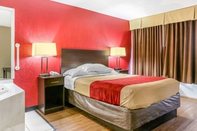 Econo Lodge Shorewood