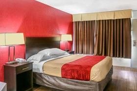 Econo Lodge Shorewood