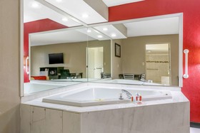 Econo Lodge Shorewood