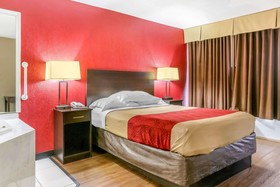 Econo Lodge Shorewood