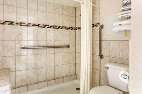 Econo Lodge Shorewood