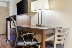 Econo Lodge Shorewood