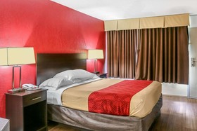 Econo Lodge Shorewood